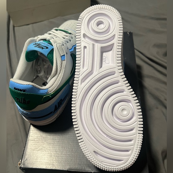 Nike Air Force - Picture 3 of 4